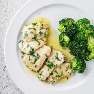 Філе індички з брокколі і цитрусовим соусом